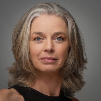 Profielfoto van Vivian gemaakt in de studio in Den Helder.