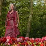 Fotoshoot met model tussen de tulpen door HugoFoto