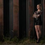 Fotoshoot met model bij de visafslag in Den Helder
