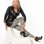 Foto van model door HugoFoto gemaakt in de studio in Den Helder