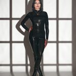Foto van latexmodel in de studio gemaakt door HugoFoto