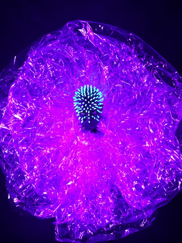 Foto van model in black light gemaakt door HugoFoto