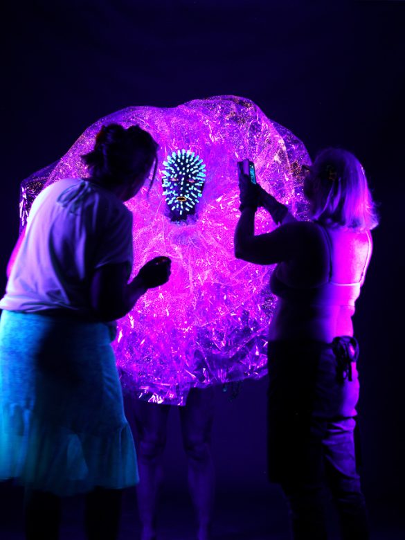 Foto van model in black light gemaakt door HugoFoto