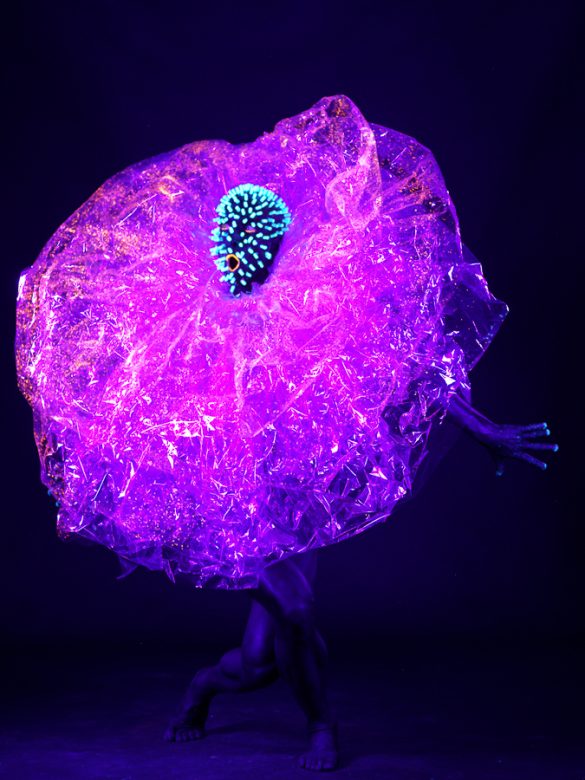 Foto van model in black light gemaakt door HugoFoto