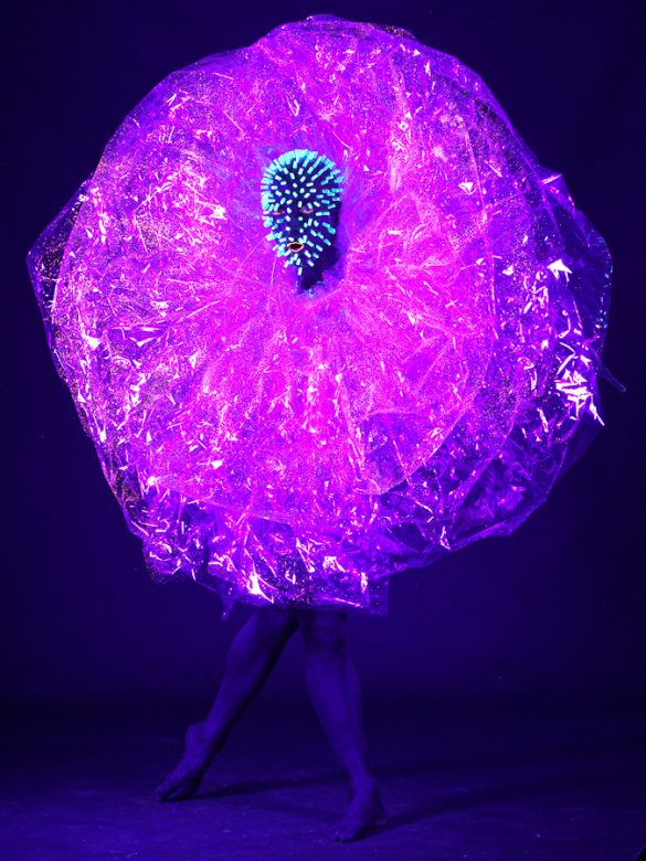 Foto van model in black light gemaakt door HugoFoto