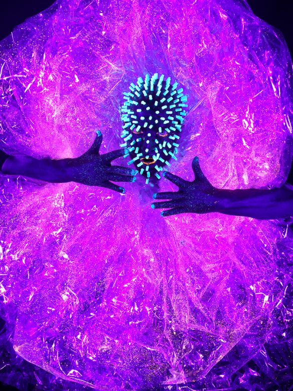 Foto van model in black light gemaakt door HugoFoto