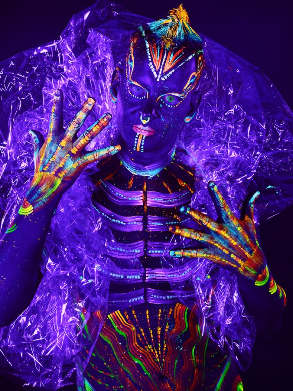 Foto van model in black light gemaakt door HugoFoto