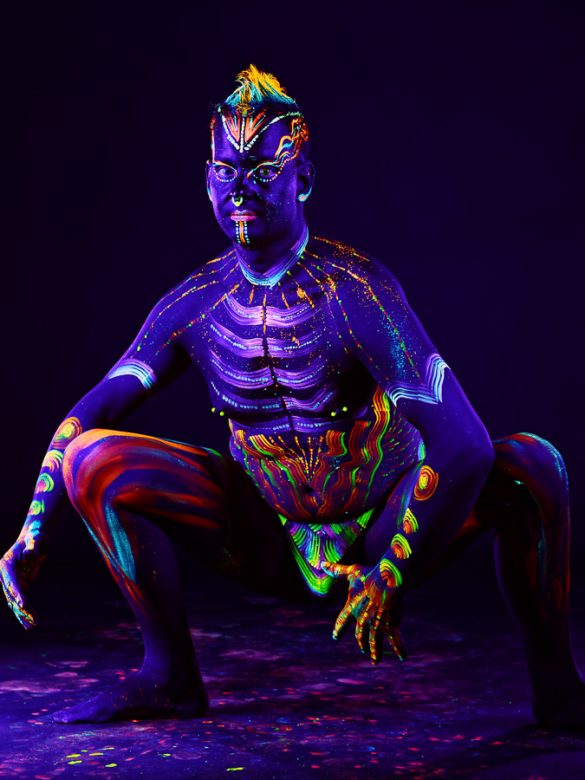 Foto van model in black light gemaakt door HugoFoto