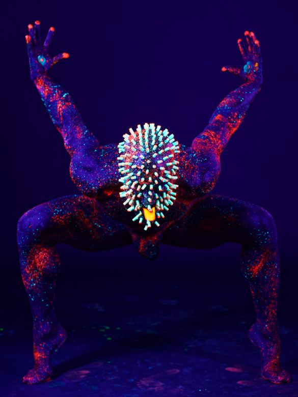 Foto van model in black light gemaakt door HugoFoto