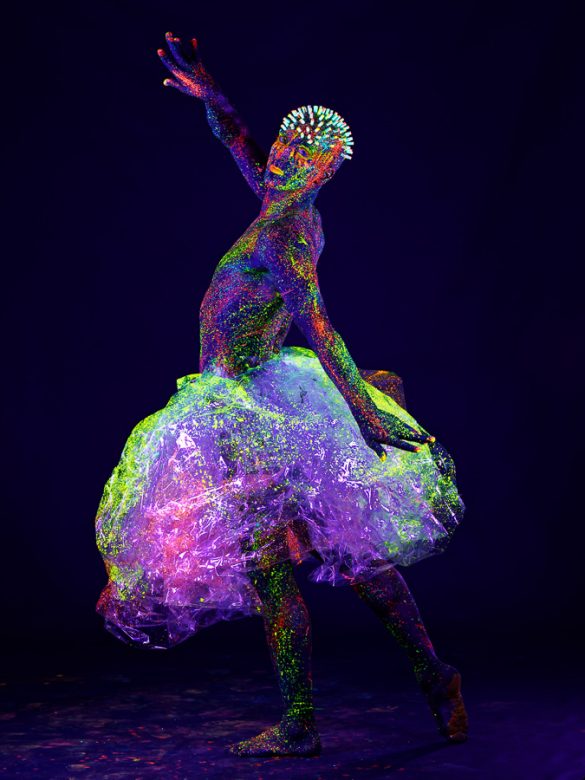 Foto van model in black light gemaakt door HugoFoto