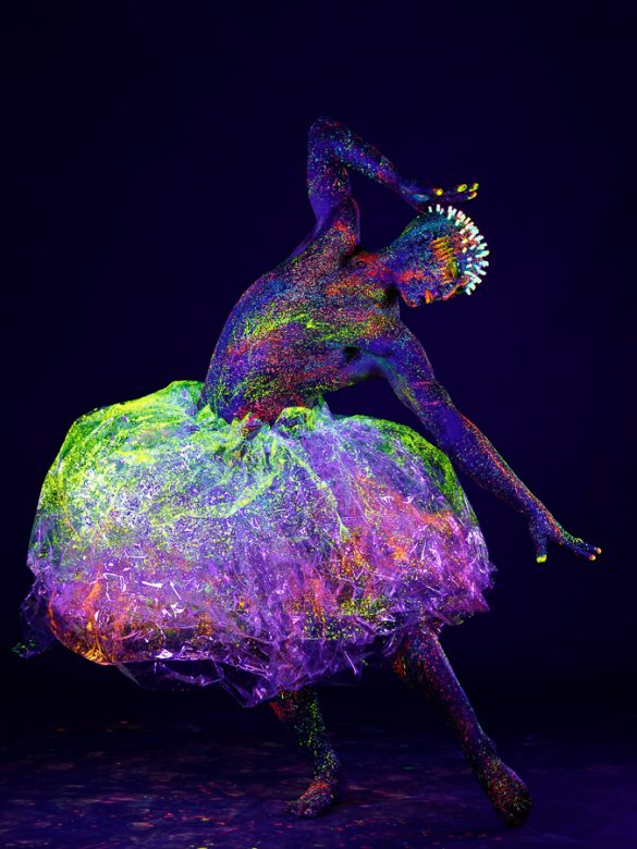 Foto van model in black light gemaakt door HugoFoto