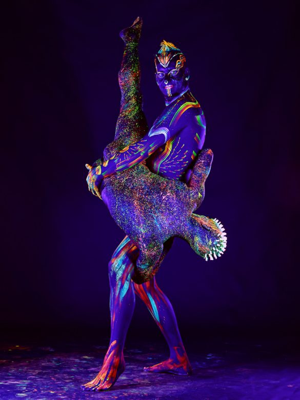 Foto van model in black light gemaakt door HugoFoto