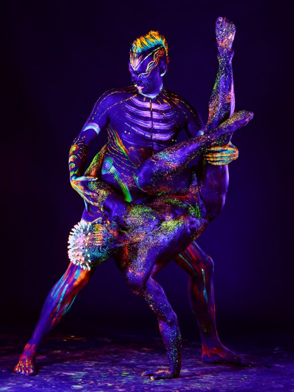 Foto van model in black light gemaakt door HugoFoto